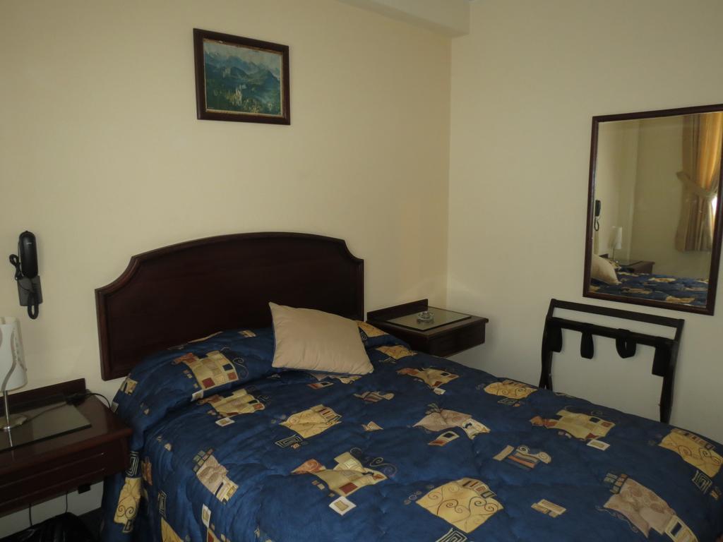 Hotel Plaza Mayor Lima Oda fotoğraf