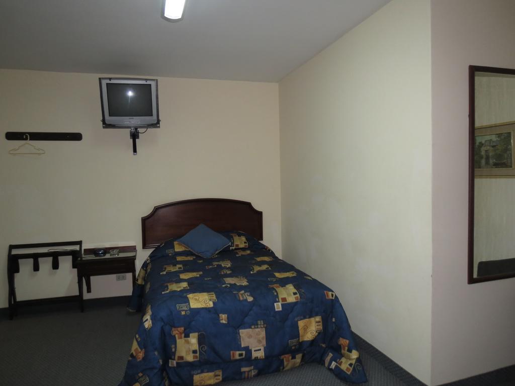 Hotel Plaza Mayor Lima Oda fotoğraf